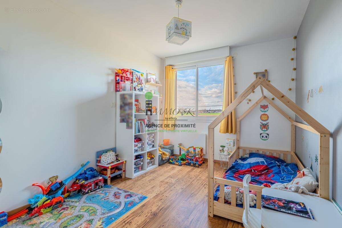 Appartement à NEYRON