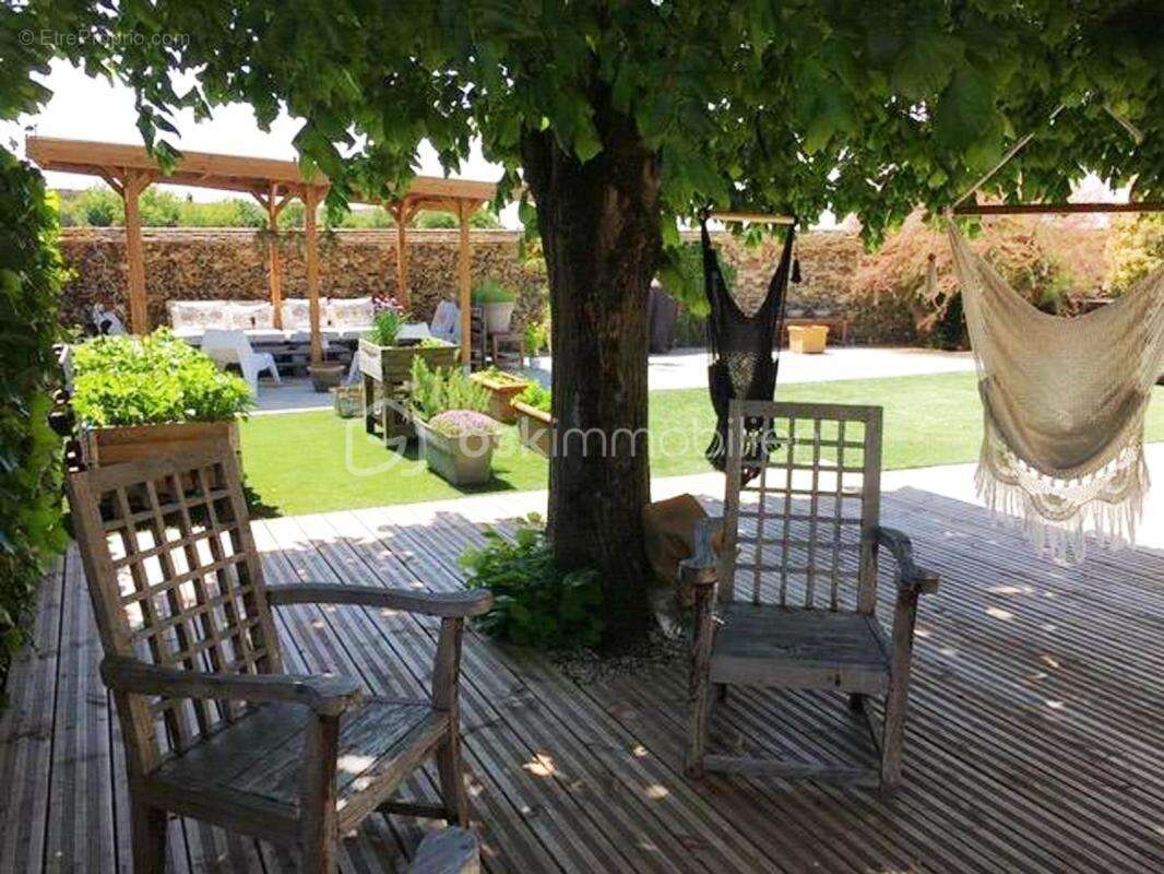 Charme de l'ancien et cadre de vie exceptionnel - Maison d’environ 170 m² avec jardin sur 1350 m² - photo 6