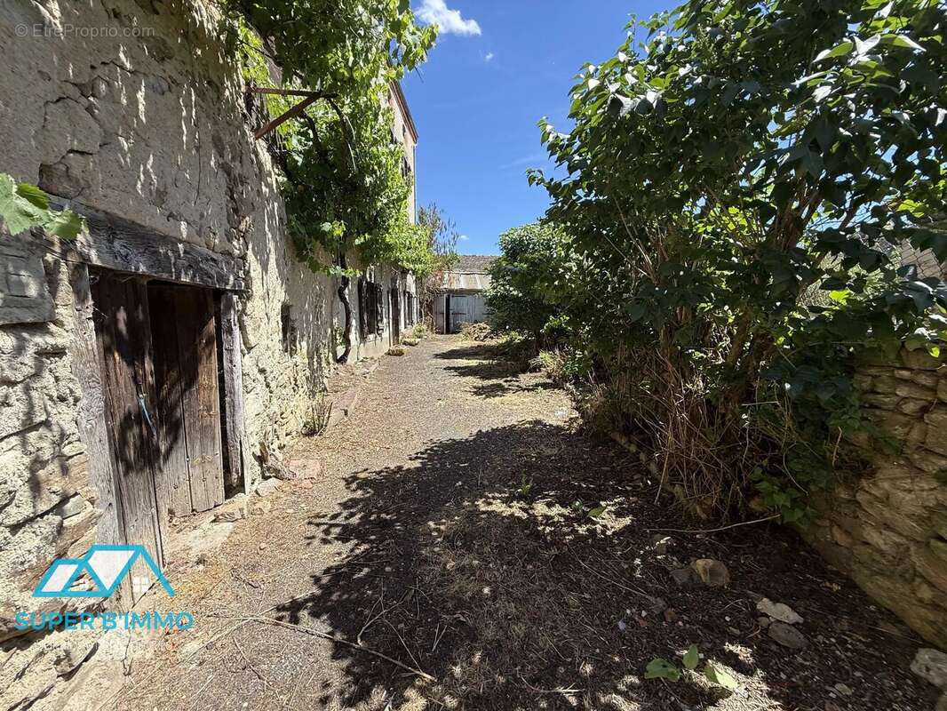 Maison à CHANIAT