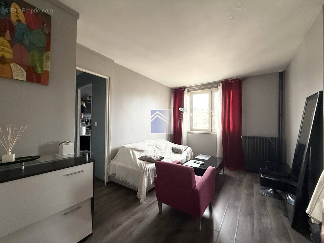Appartement à COURBEVOIE