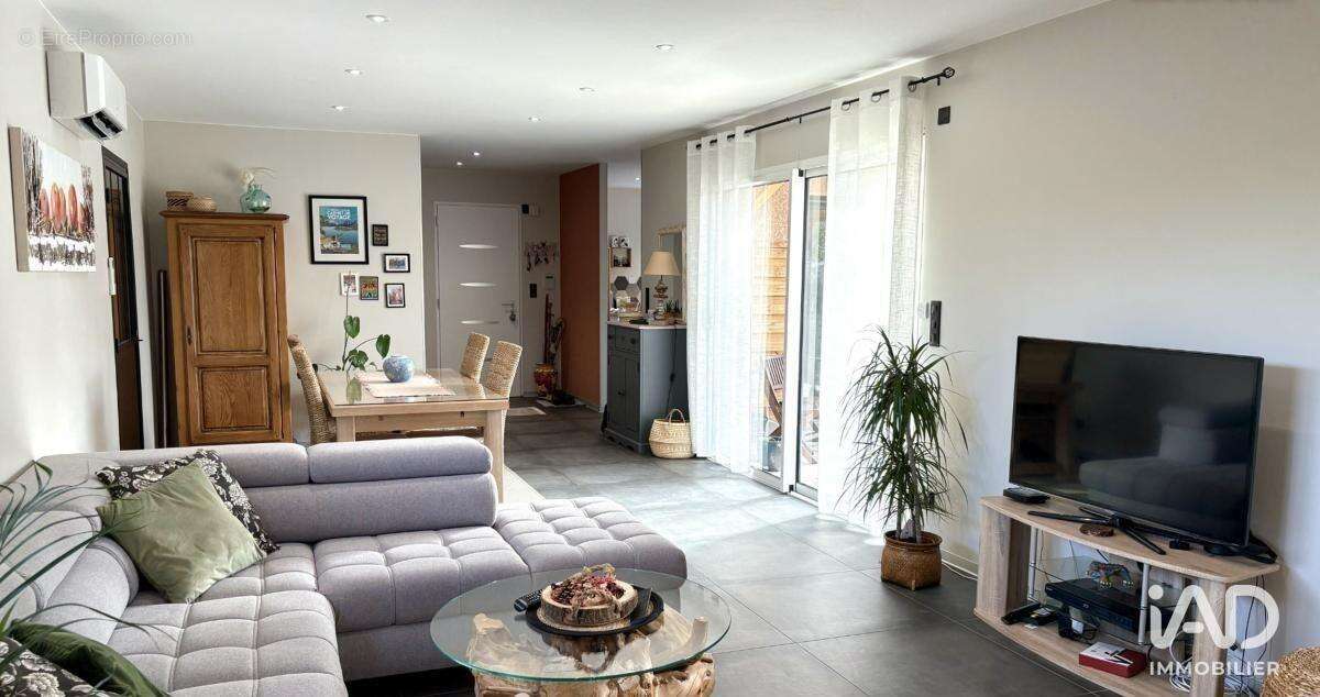 Photo 2 - Maison à COMMELLE-VERNAY
