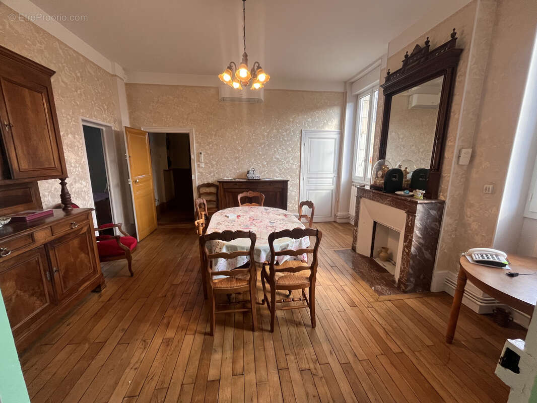 Maison à YZEURE