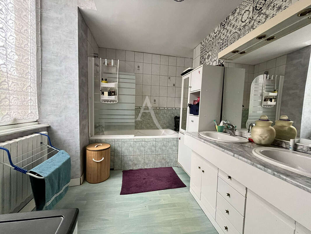 Maison à LASSAY-LES-CHATEAUX