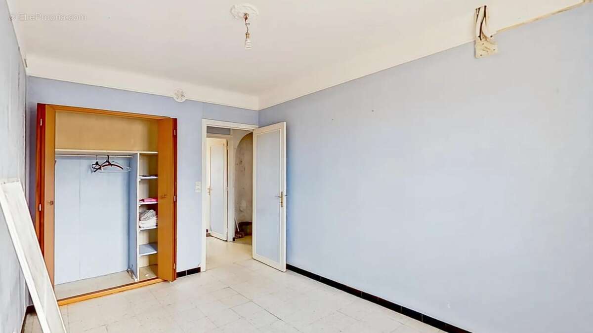 Maison à SAINT-LAURENT-DE-LA-SALANQUE