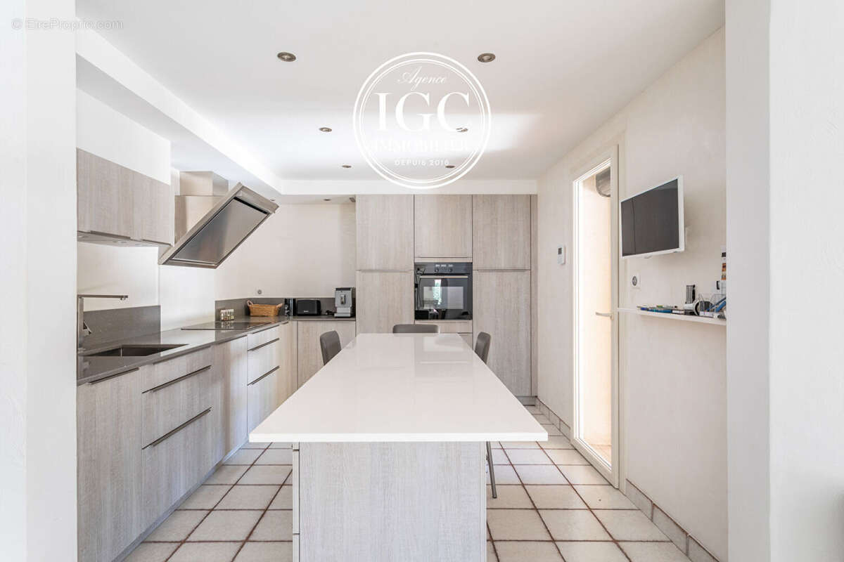 Maison type 5 - 150 m² / 954 m² terrain  piscine- vitrolles 13127 - photo 5