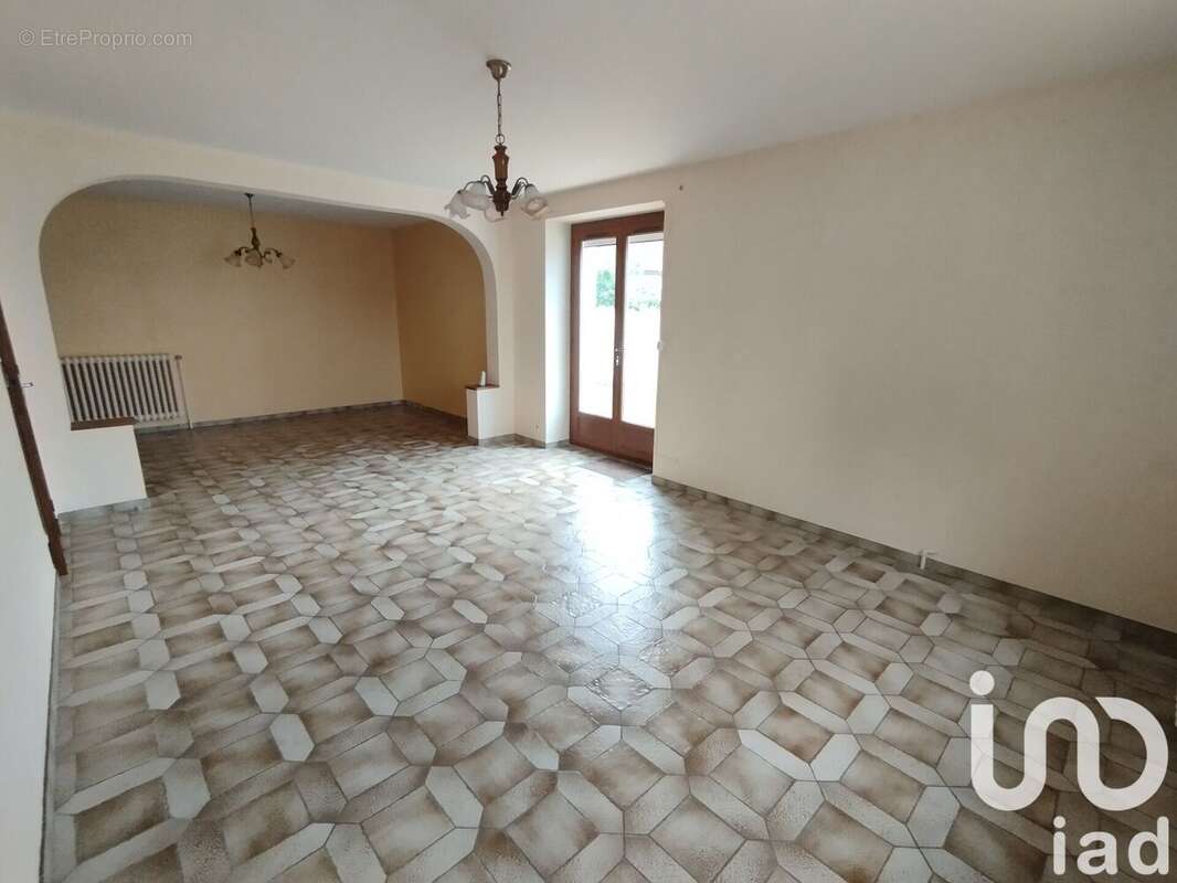 Photo 4 - Maison à COULOMMIERS-LA-TOUR