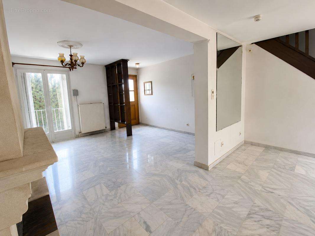 Maison familiale avec garage et jardin – 164m² – TREMBLAY-EN-FRANCE - photo 2