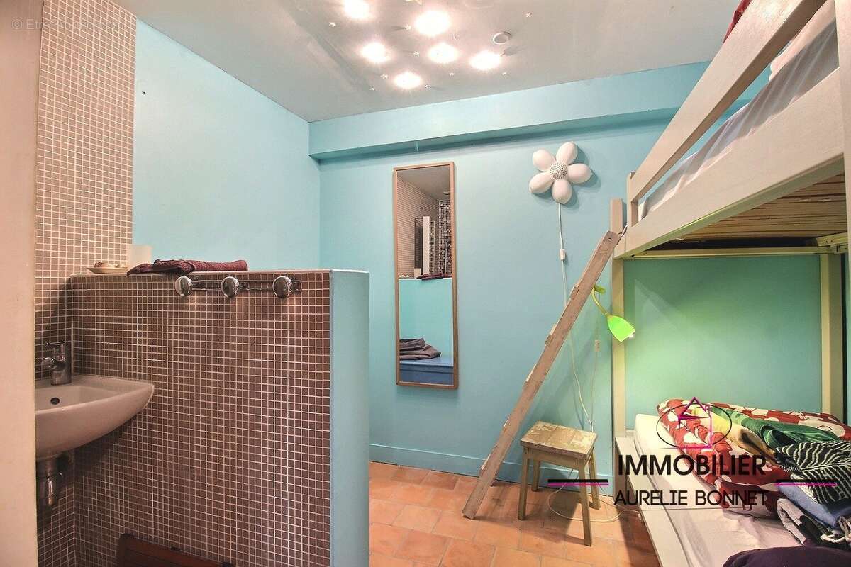 chambre avec salle d'eau sous plex - Appartement à TROUVILLE-SUR-MER