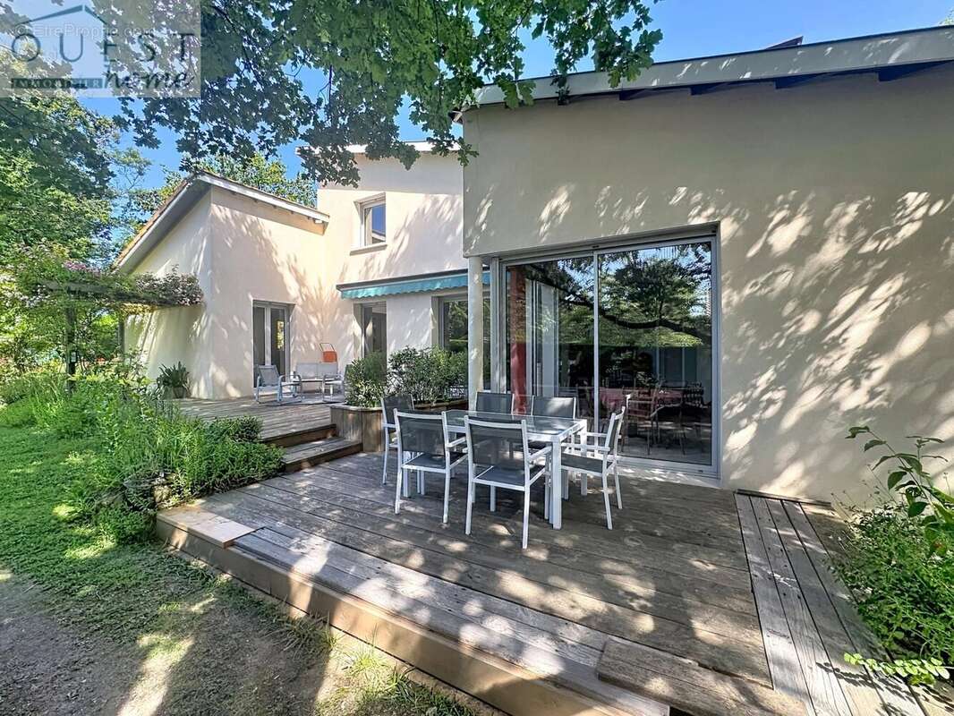 Maison à CHARBONNIERES-LES-BAINS