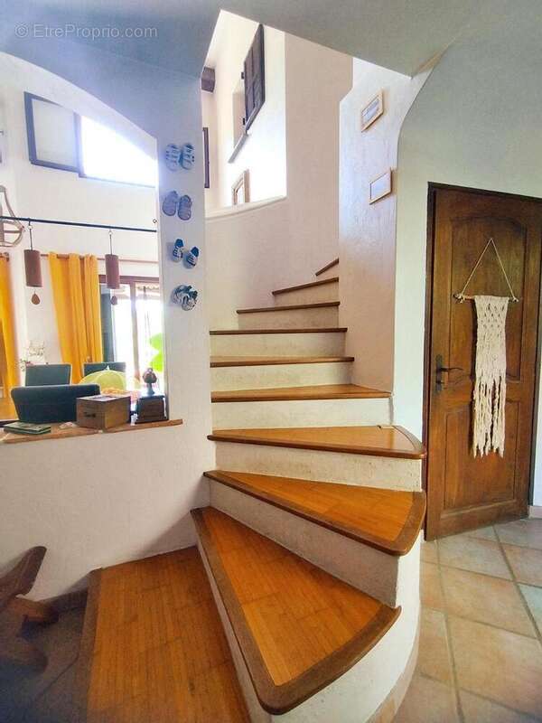   - Maison à COLOMARS