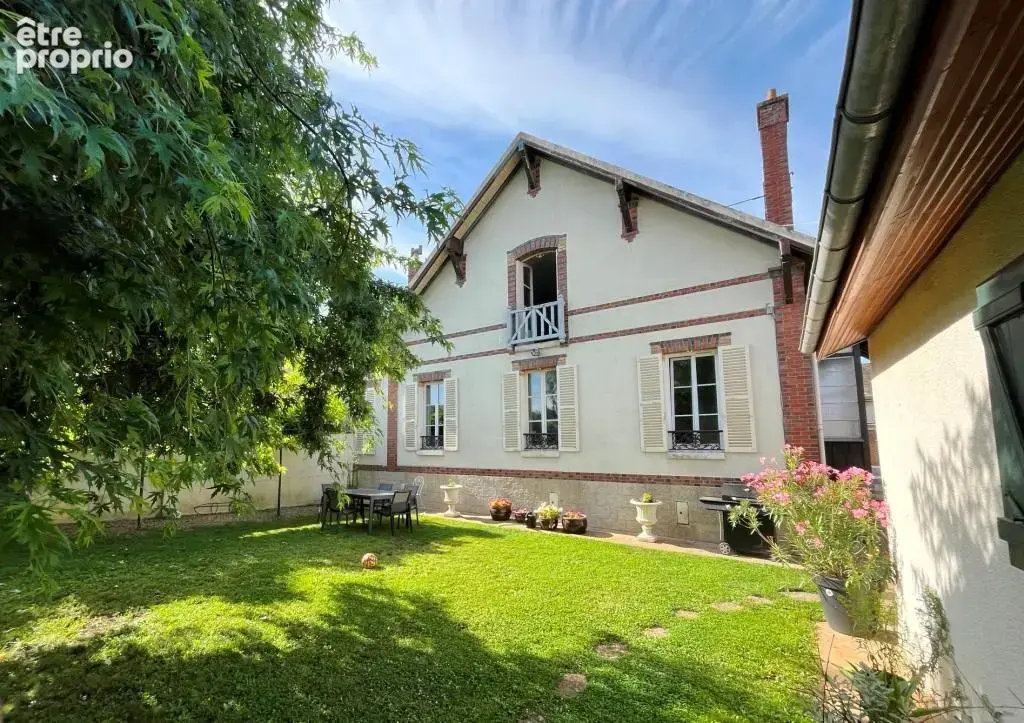 District de SENS, tout commerce à pied:  TRÈS JOLIE MAISON BOURGEOISE de 180 m2  son vaste salon et ses 4 cham - photo 28