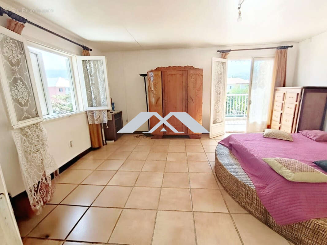 Maison 205 m² à Saint-Louis  - photo 6