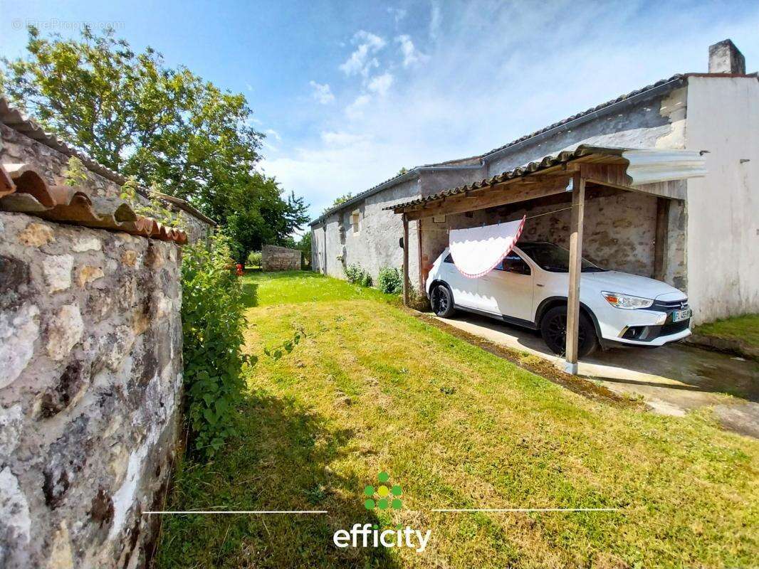 Maison à CORME-ROYAL