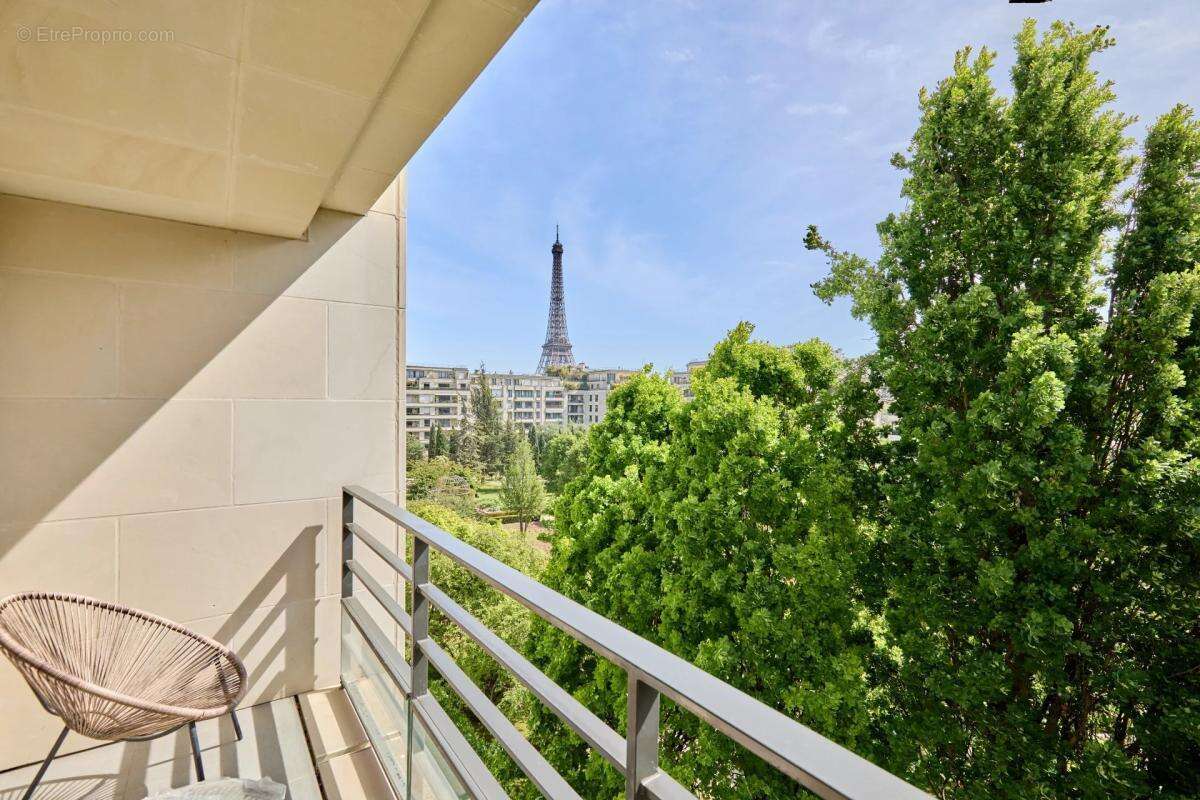 Appartement à PARIS-16E