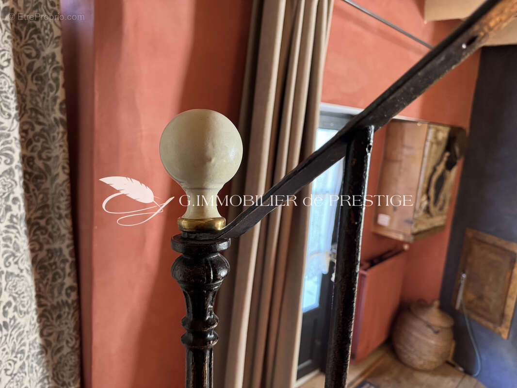 Maison à REVEST-DU-BION