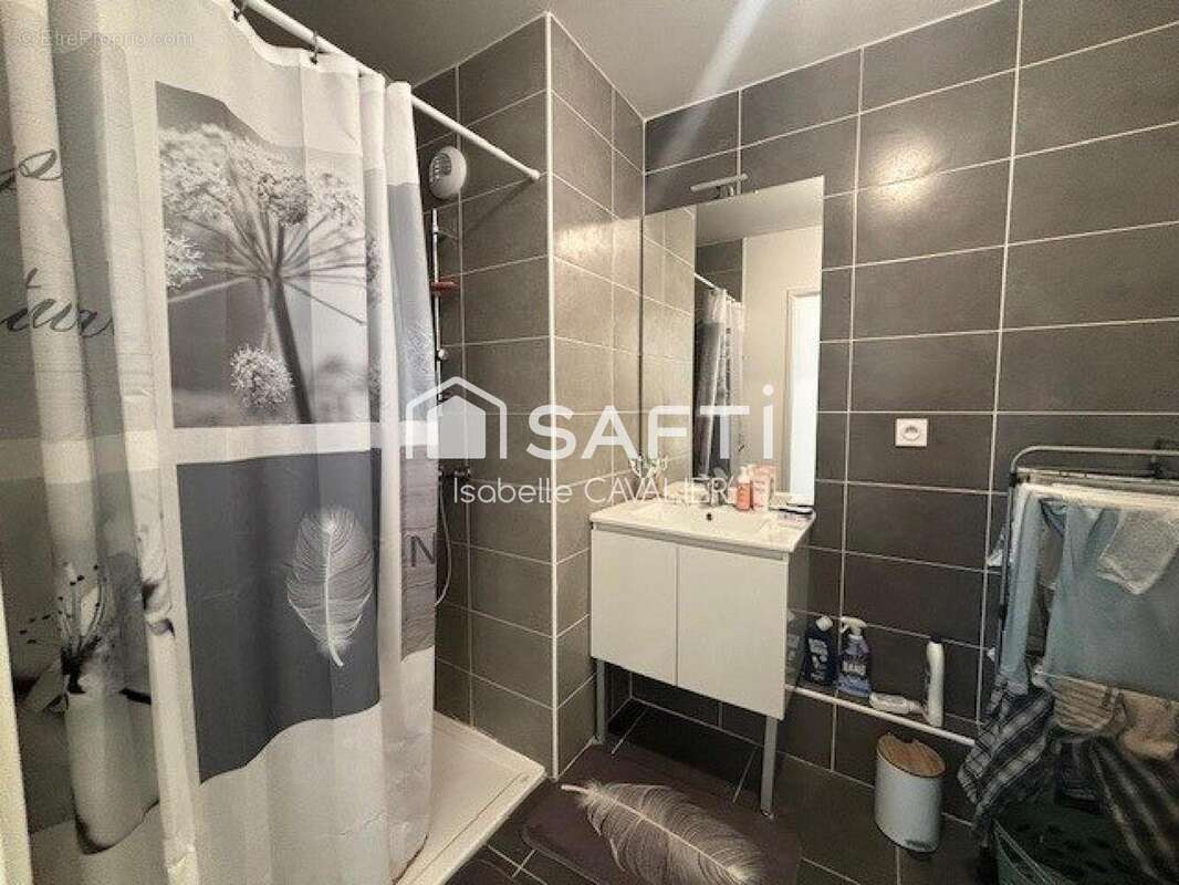 Photo 6 - Appartement à CHATEAUNEUF-DE-GADAGNE