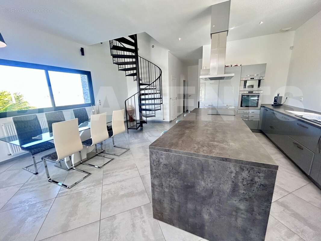 image00008 - Maison à COULOMMIERS