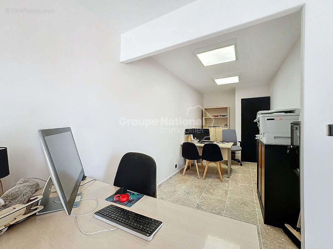 Commerce à COURTHEZON