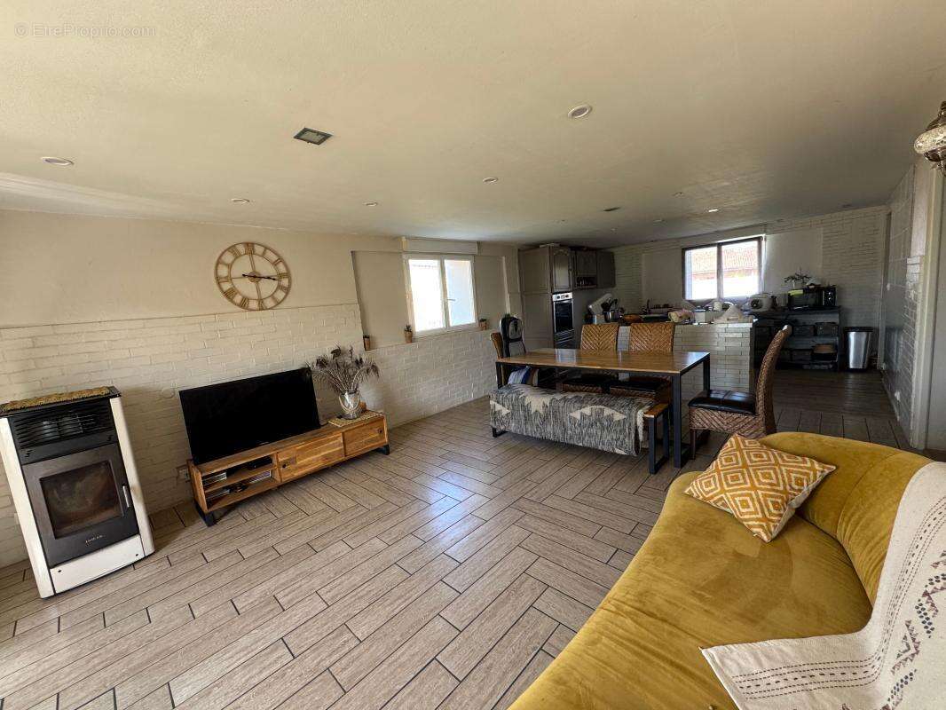 Maison à SAINT-ROMAIN-DE-JALIONAS