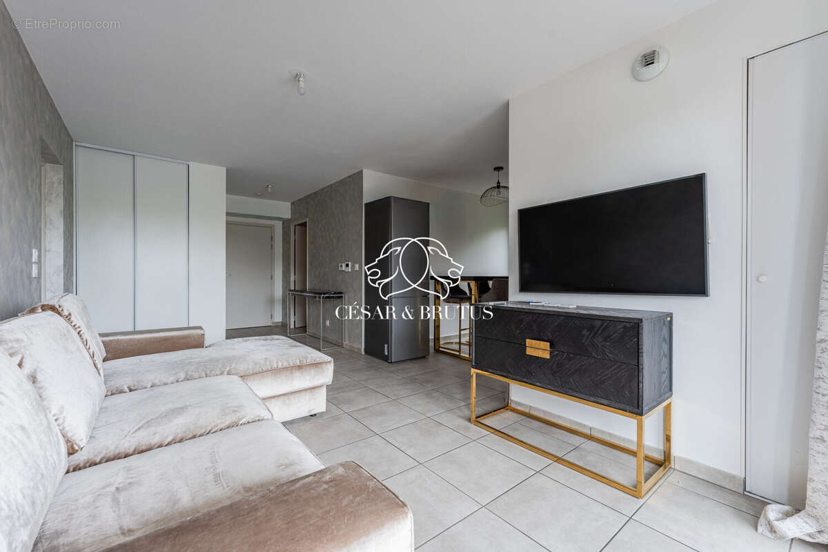 Appartement à MEYZIEU