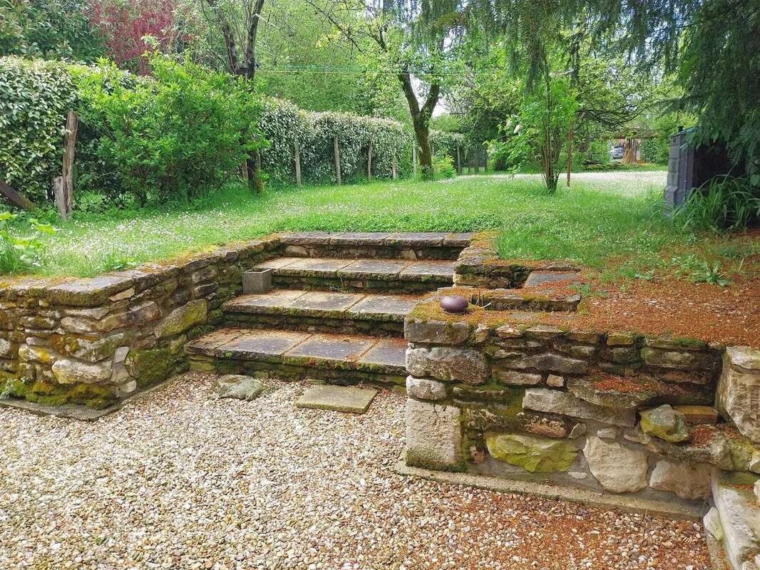 Maison à MEZIERES-EN-BRENNE