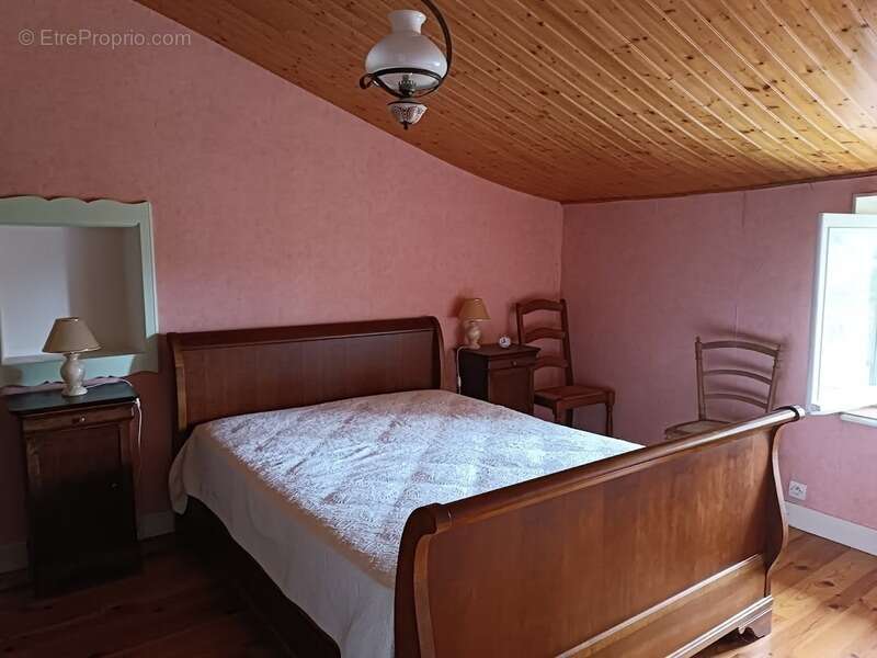 Maison à VERNET-LA-VARENNE