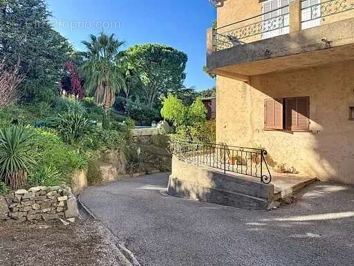 Appartement à VALLAURIS