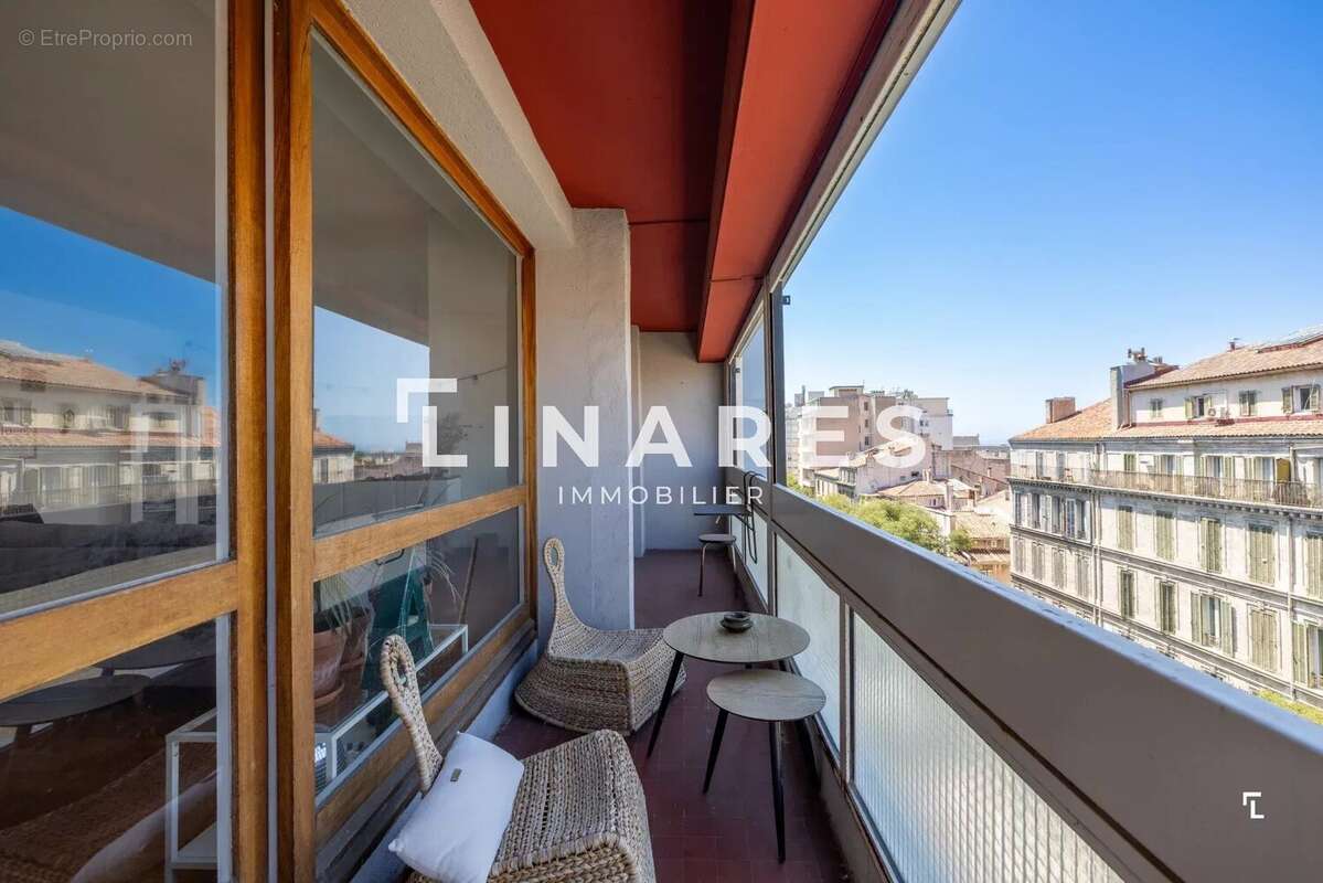 LE SEPTIÈME CIEL - Appartement T3 de 80m² - Deux balcons - Vue dégagée & aperçu mer - 13007 - photo 2