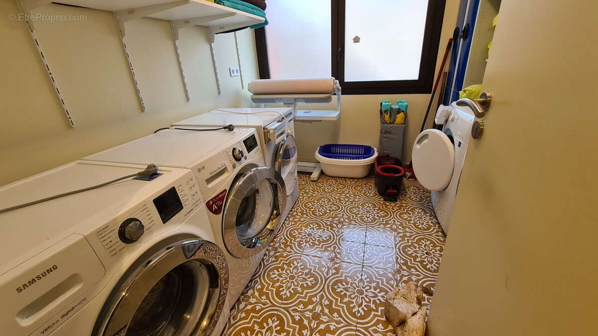 Commerce à GREOLIERES