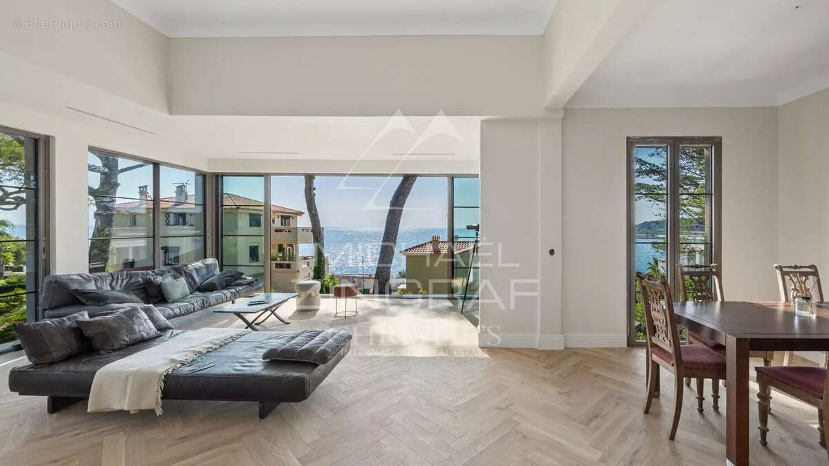 Exclusivité – Villa d’exception avec vue mer sur la baie de la Garoupe - photo 4