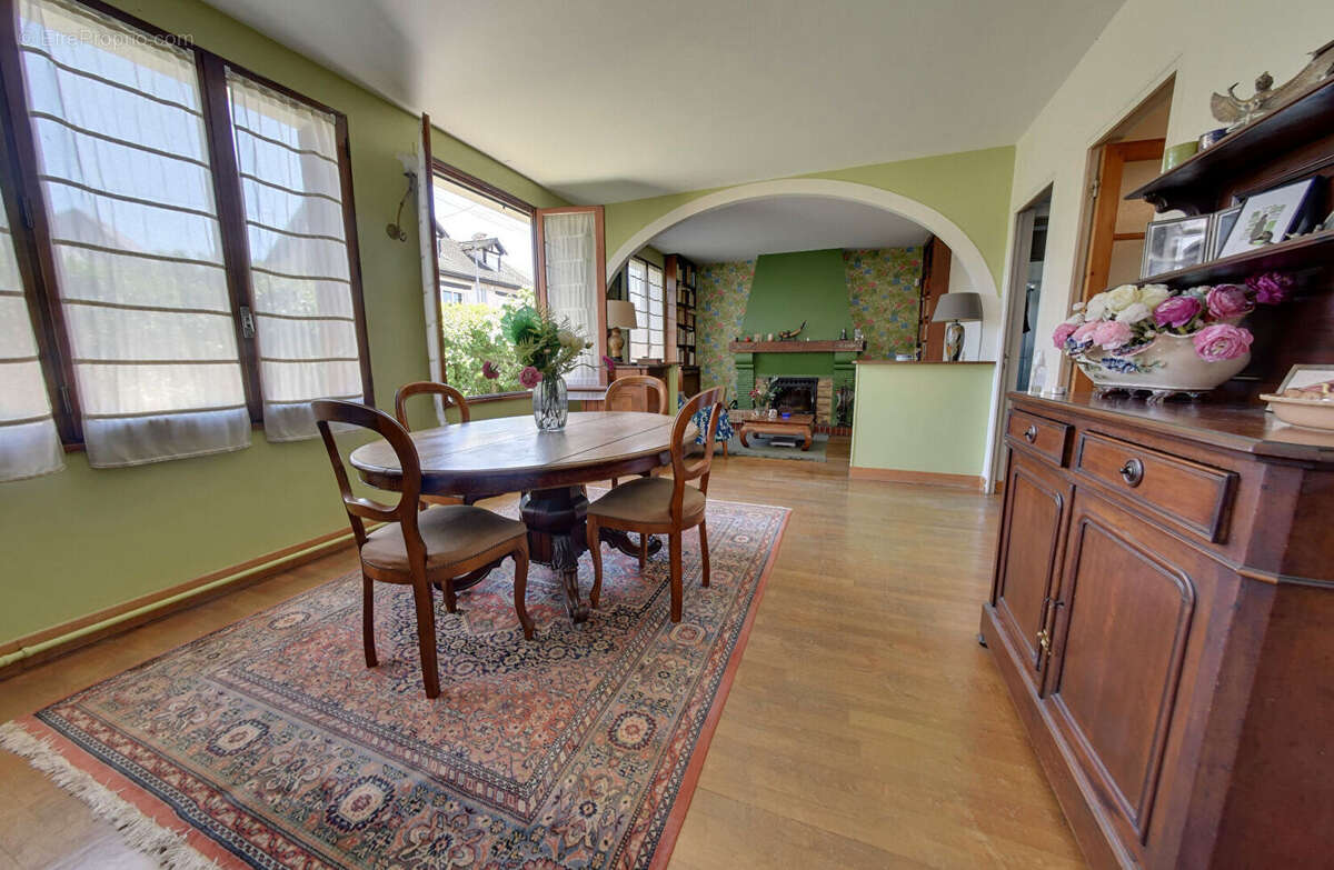 Maison à ROISSY-EN-BRIE