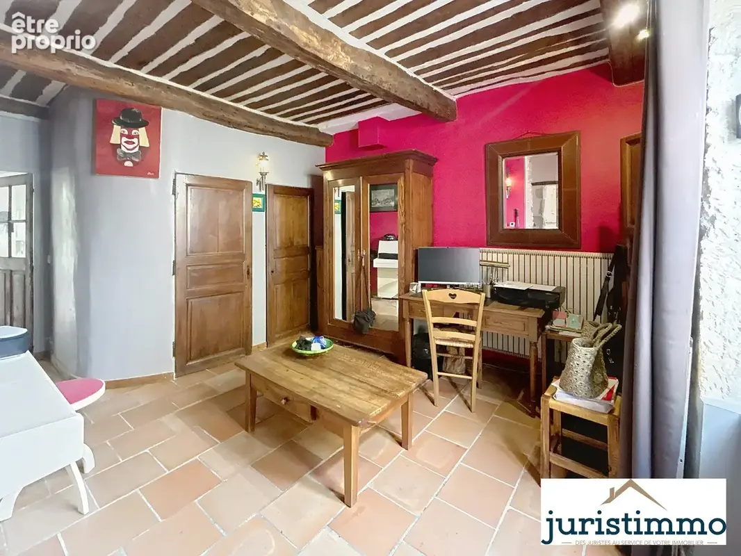 Propriété de charme au pied du château de Mondragon composée de deux habitations et dépendances. - photo 9