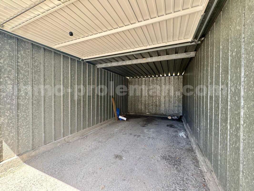 garage_Ambilly_transaction_immobiliere_vente_copropriete_stationnement_ceva_tram_voix_verte - Parking à AMBILLY