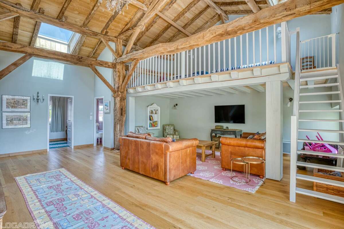 Élégante Maison de Maître du XIXème siècle, avec annexe, piscine et parc arboré - photo 13