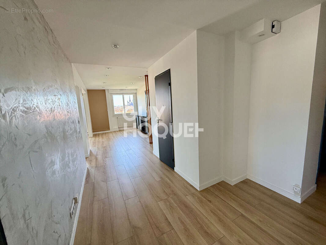 Clermont-Ferrand - Résidence Galaxie - Appartement T3 de 78m² avec stationnement - photo 9