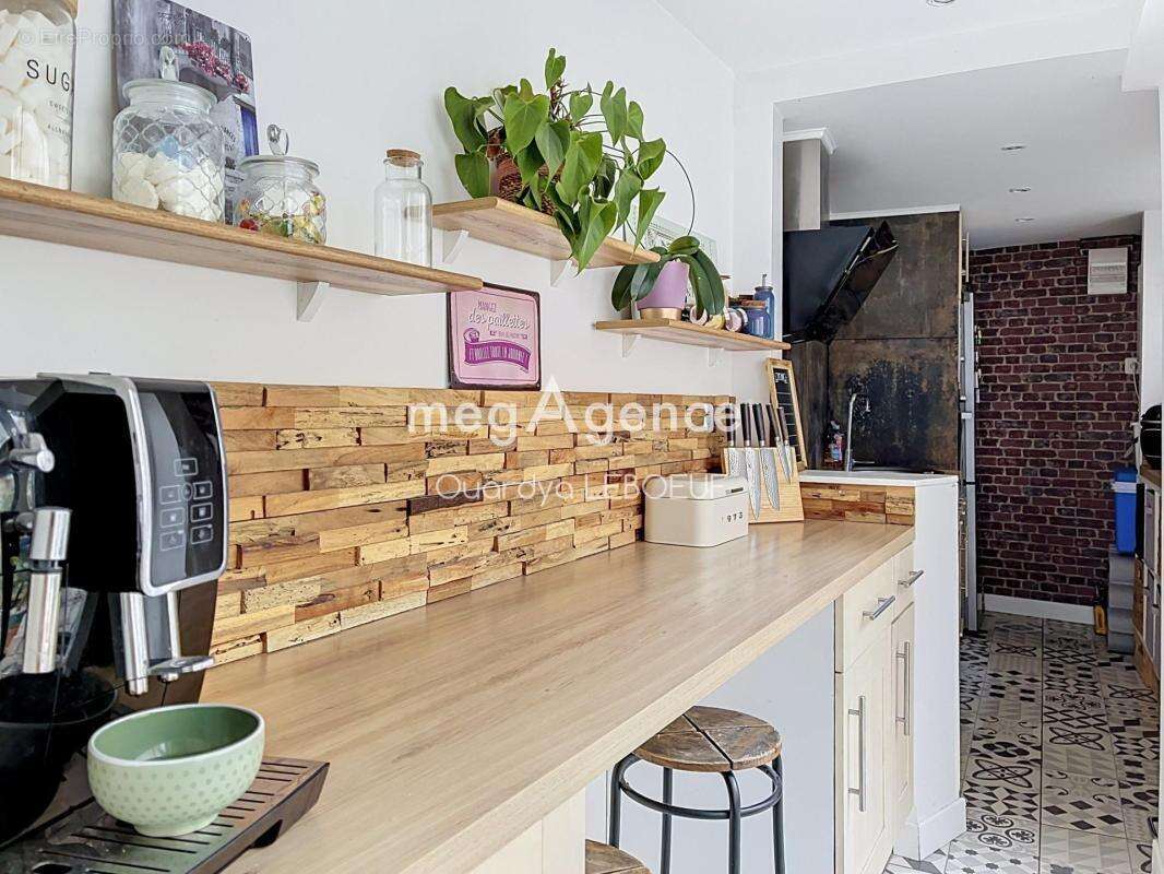 5P - Charme de l'ancien, patio intimiste et vie tout à pied - photo 4