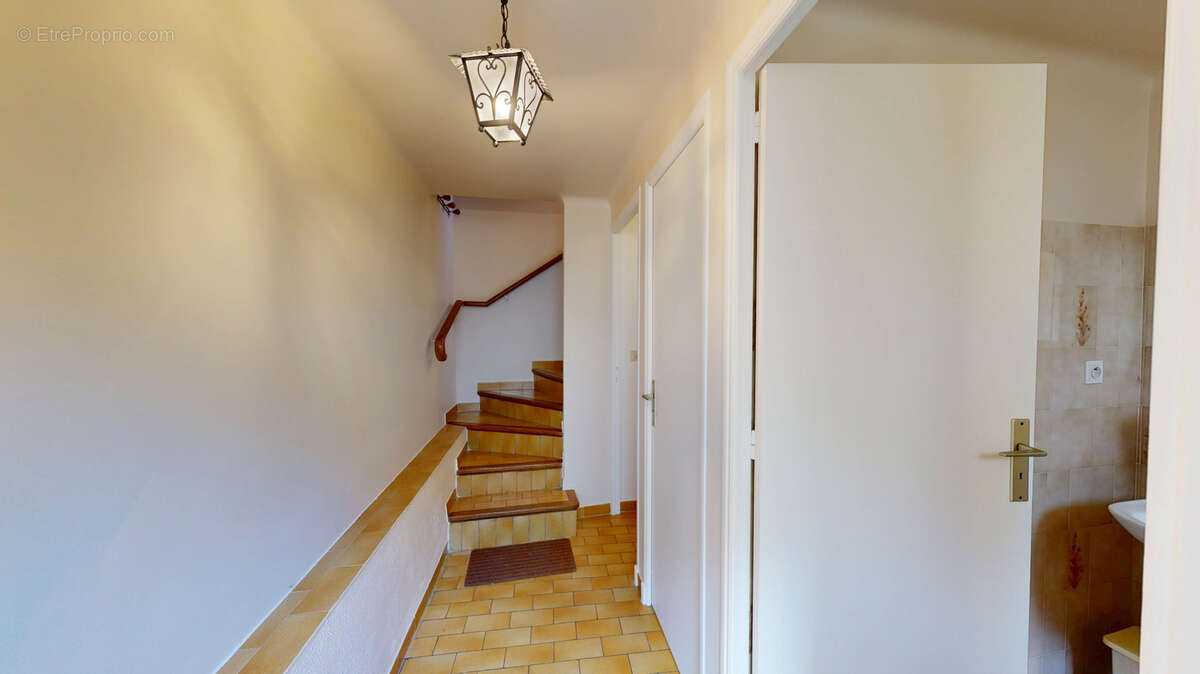 Maison à GREOUX-LES-BAINS