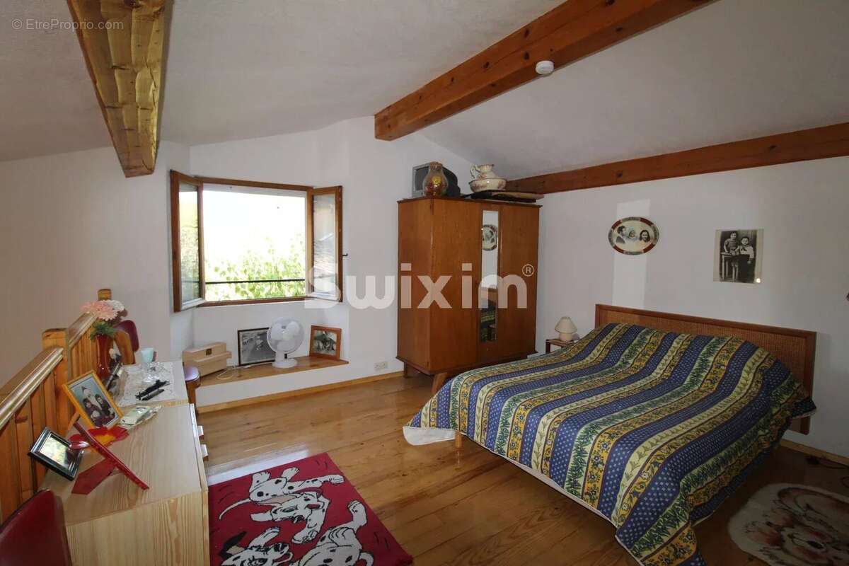 Propriété avec 2 maisons sur un grand terrain et piscine - photo 9