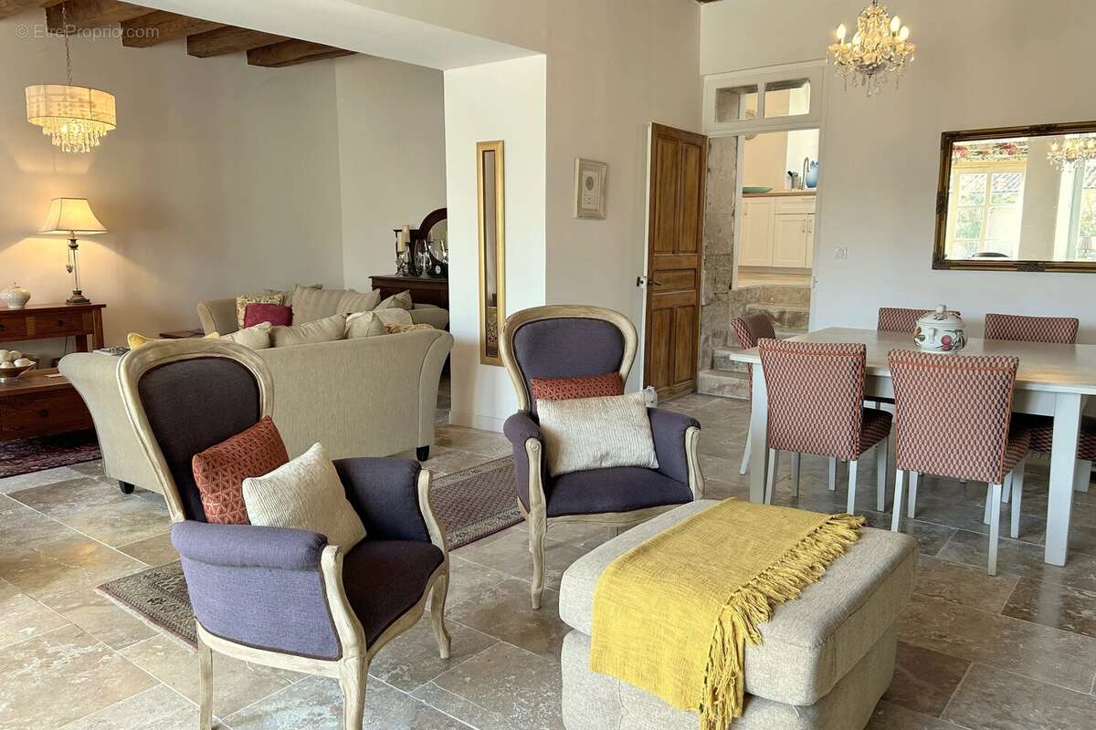 Maison de caractère rénovée de 3 à 4 chambres - photo 3