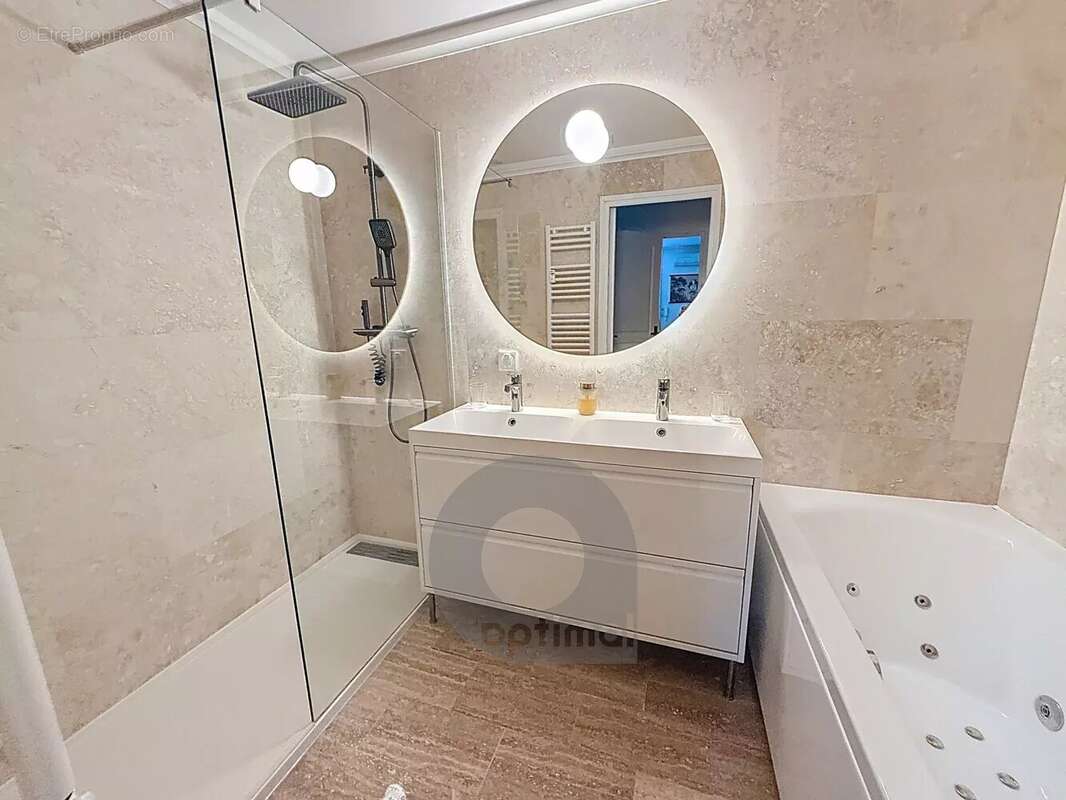 Appartement à ROQUEBRUNE-CAP-MARTIN