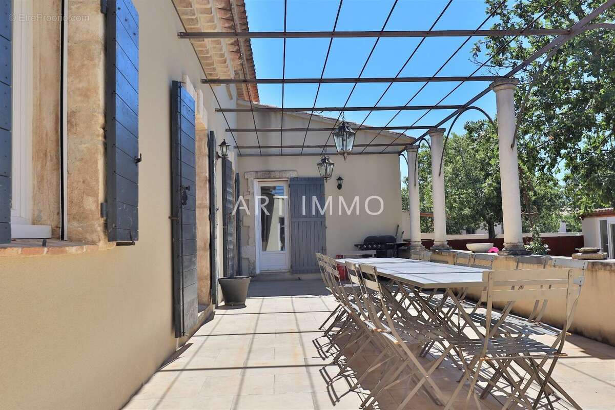Maison à SAINT-SATURNIN-LES-APT