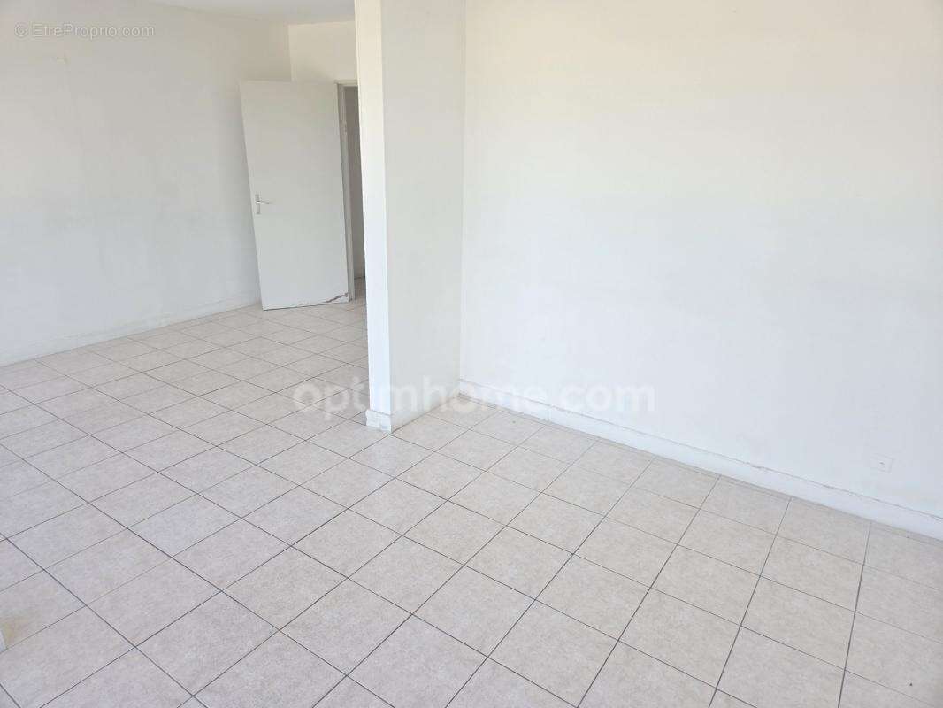Appartement 3 pièces - 59m2 - avec balcon - 128 000 € FAI - photo 3