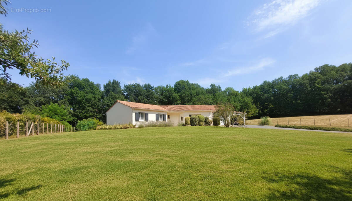 Maison 135m² au calme sans travaux, 4 chambres, garage et carport, terrain plat environ 2500m² à Meyrals - photo 19