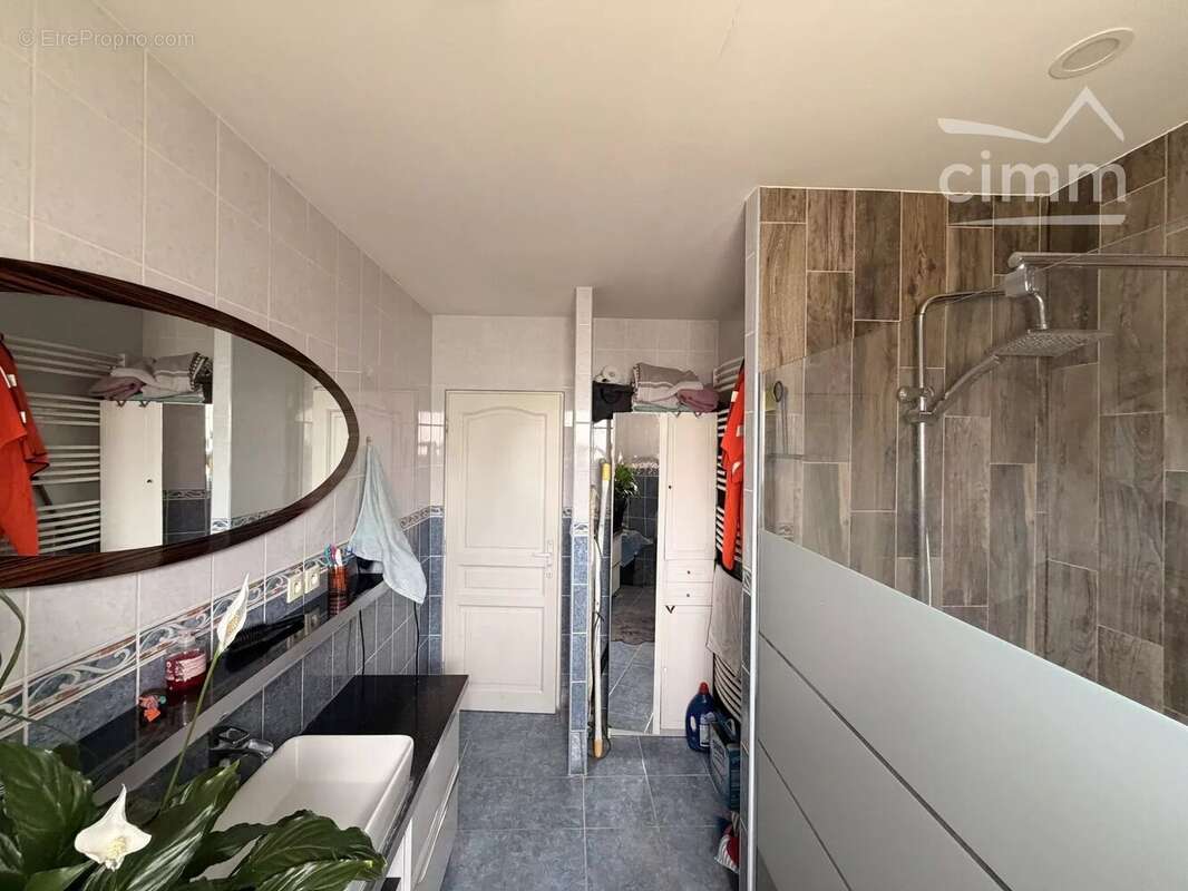 MER – Maison de plain-pied 112 m² – 3 chambres – Terrain 700 m² – Garage - photo 10