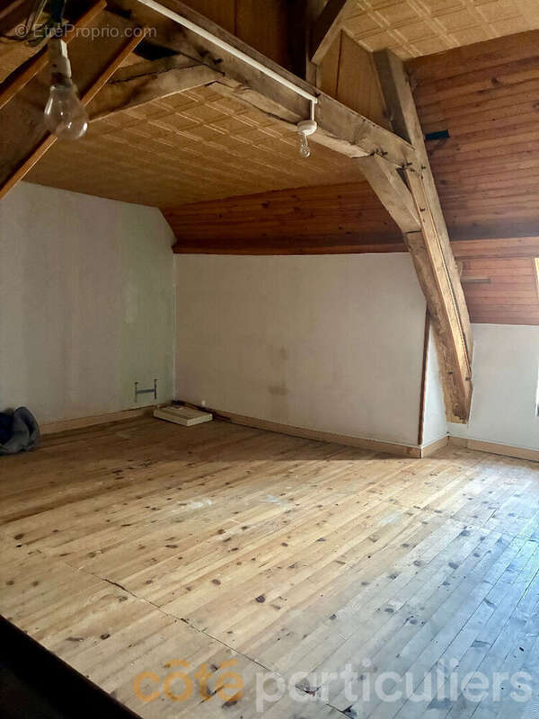 Maison à VALLON-EN-SULLY