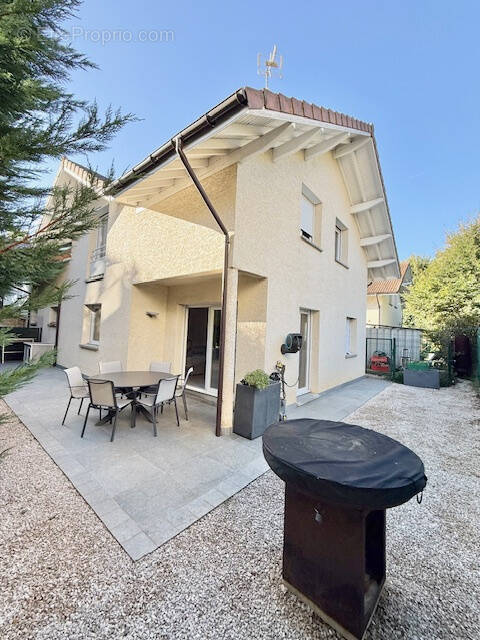 Maison à SAINT-GENIS-POUILLY