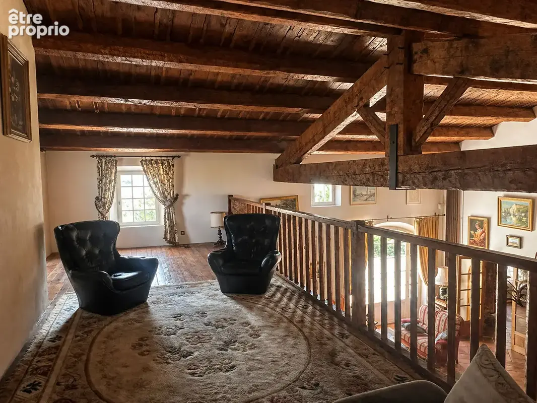 Maison de 246 m² avec sous-sol de 100 m², 3 garages fermés, piscine, sur 1849 m² de terrain en vente à Allauch - photo 8