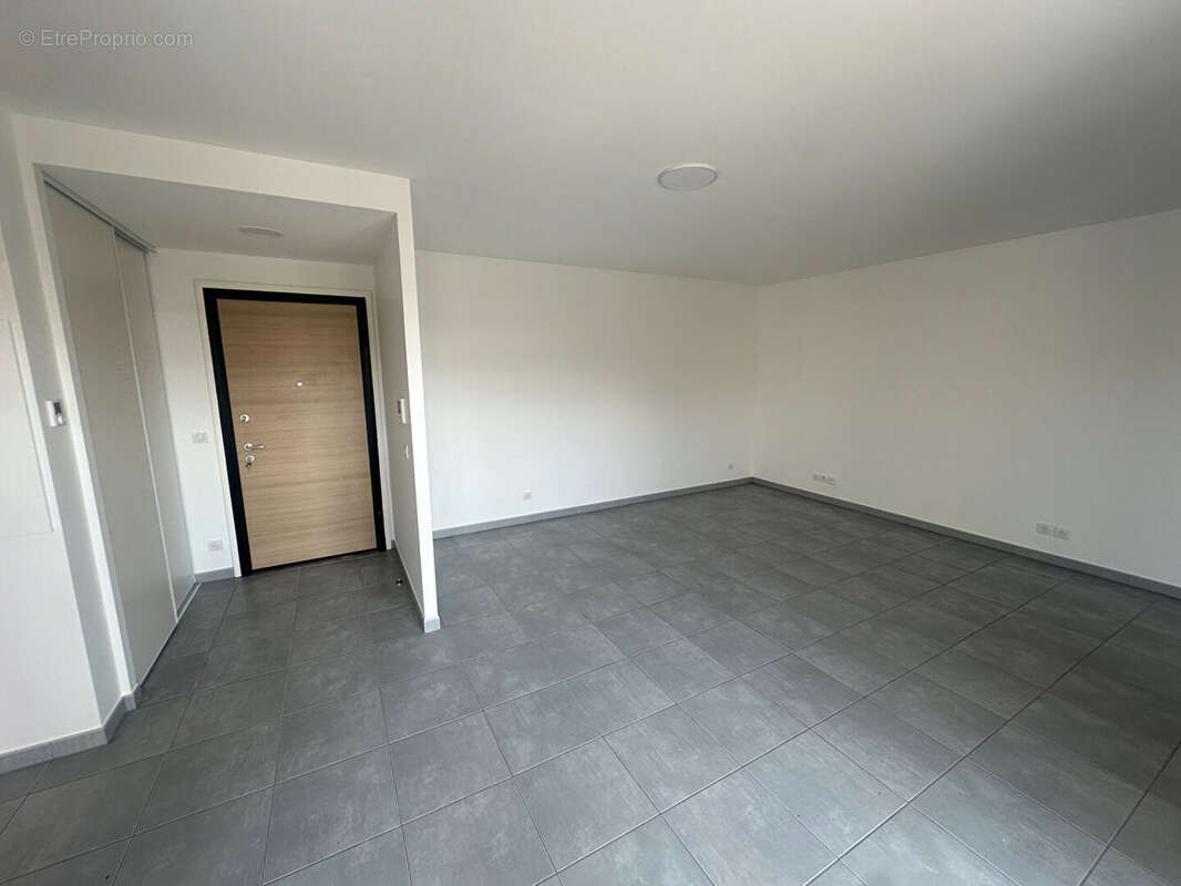 Appartement à COURCELLES-SUR-NIED