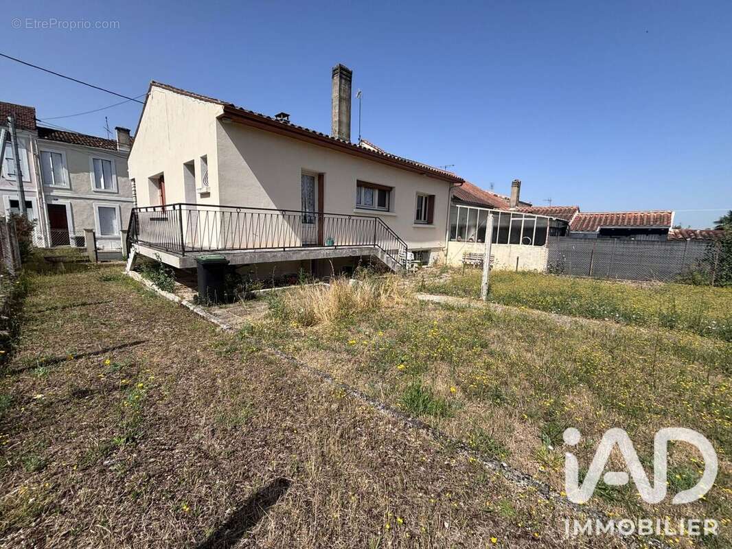 Maison 85 m² à Saintes  - photo 2