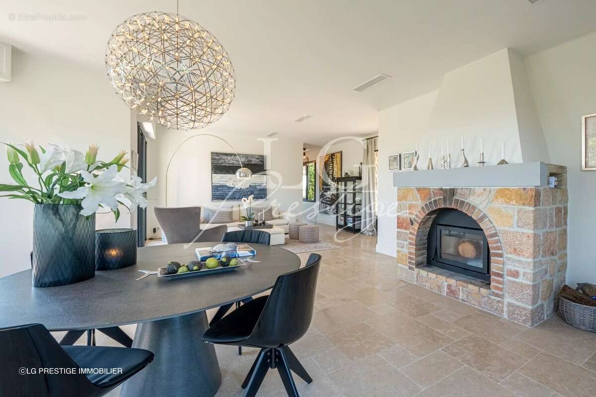 Maison à MANDELIEU-LA-NAPOULE